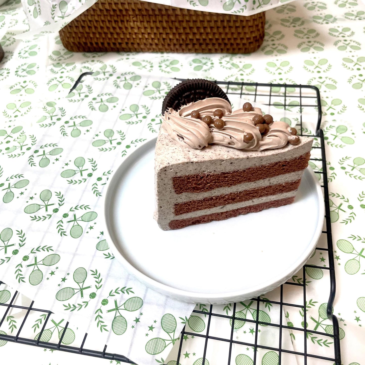 Suiwen 150pcs Green Tennis Racket Patterned Wax Paper, Food Picnic Paper, Greaseproof Paper,Waterproof Dry Hamburger Paper Liners Wrapping Tissue for Plastic Food Basket (Green)