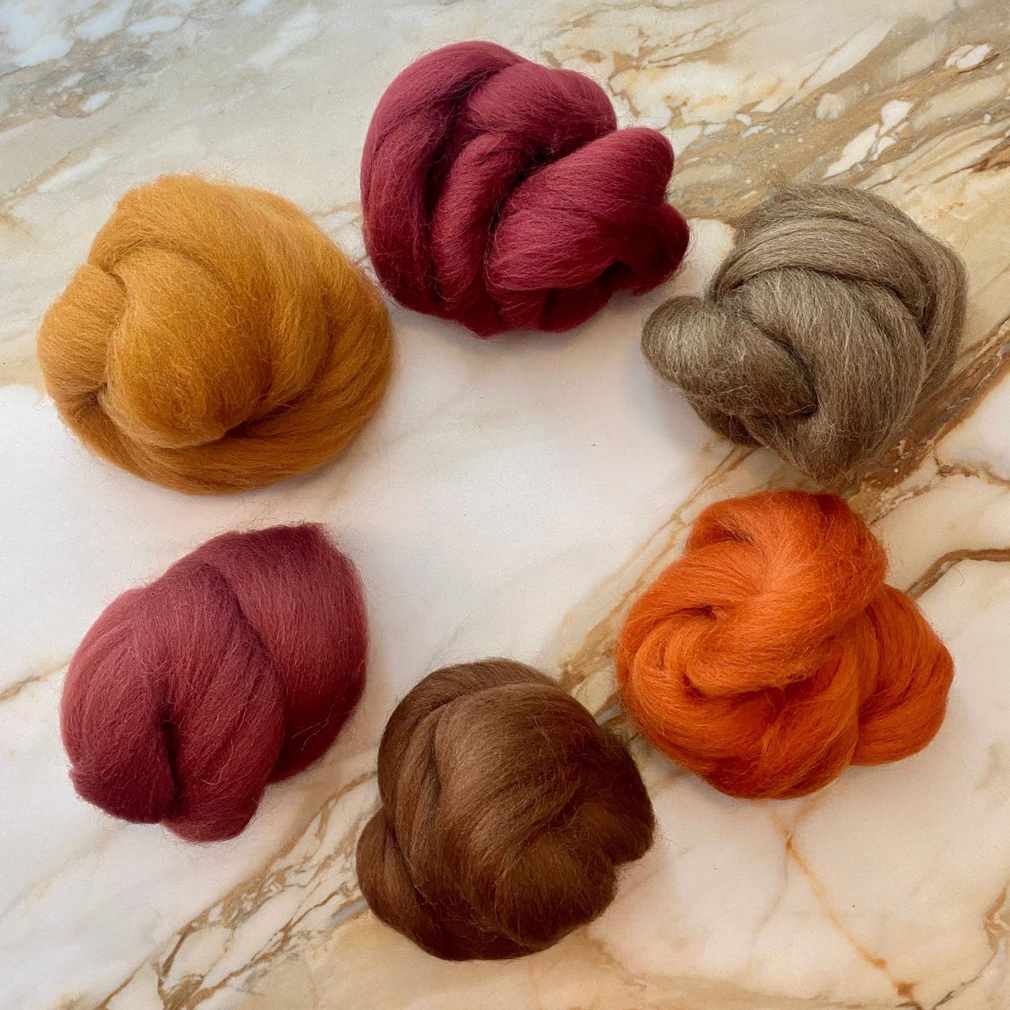 Revolution Fibers Dyed Wool Top | Shetland Collection of Crafting Fibers | Perfect for Spinning, Needle Felting, Wet Felting and Tapestry Wall Hangings (Toasted Terra Cotta)