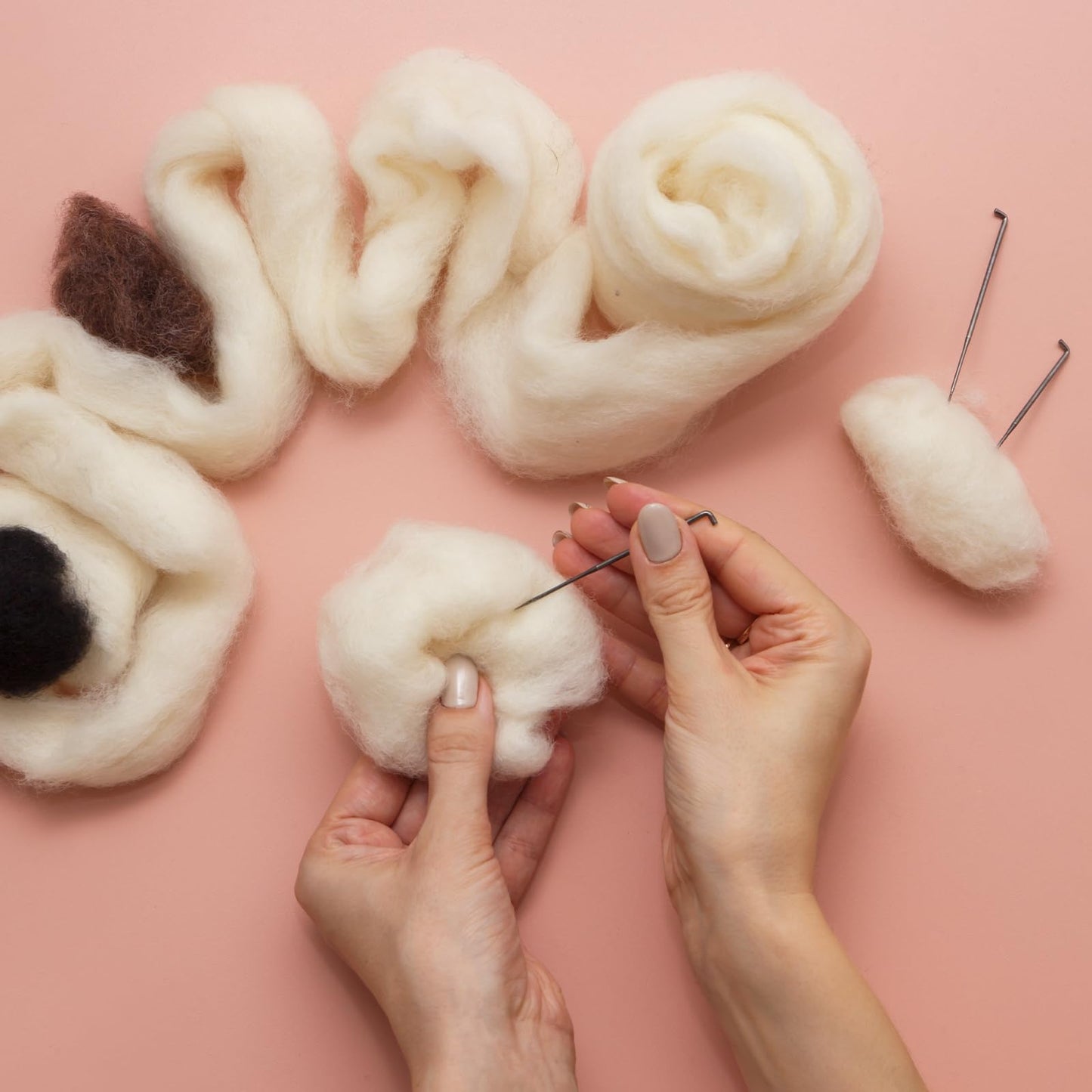 MECCANIXITY Wool Roving Yarn Soft Felting Wool 120g/4.23oz Pure Chunky Roving Yarn for Needle Felting Knitting Blanket Spinning Weaving Art DIY Craft Light Brown