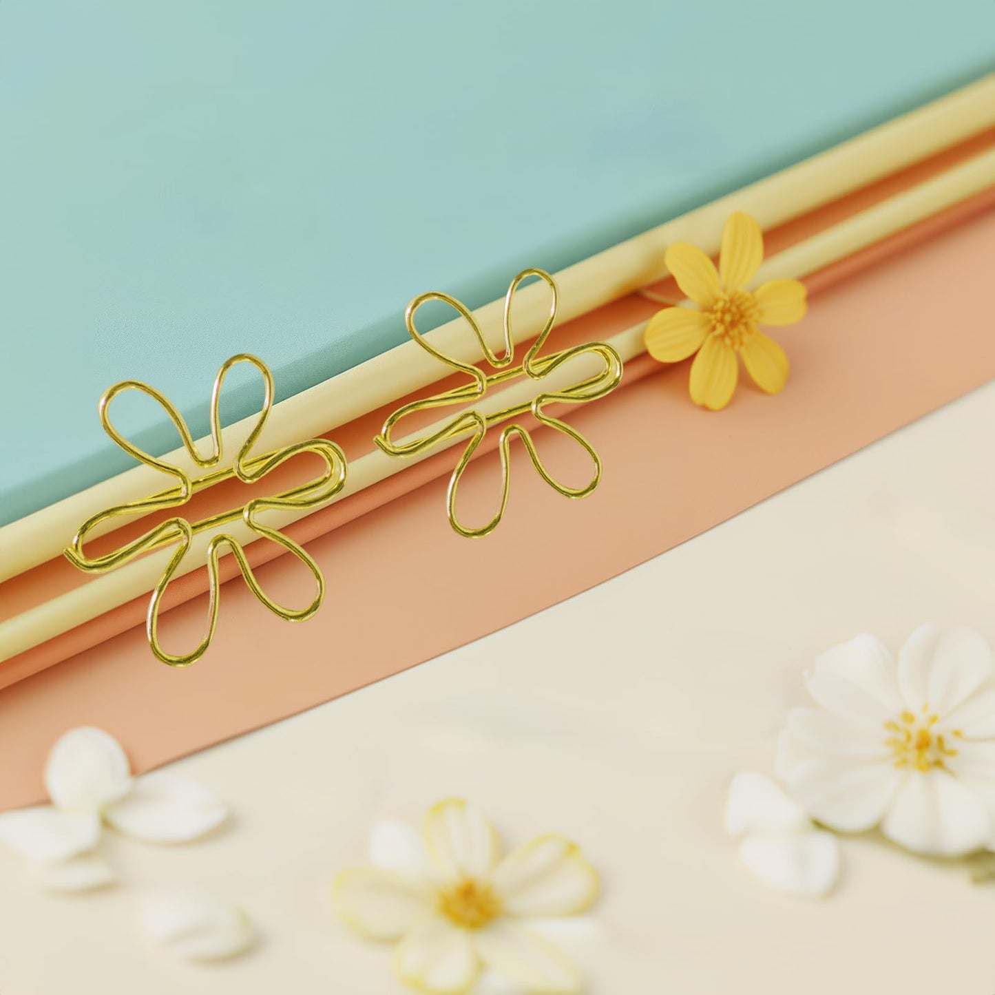 Innovative Flower Paper Clips-100 PCS Fancy Metal Sunflower Paper Clips, Cute 1.1x1.1 Inch, Perfect for Office, School, and Home Use, Big Cute Clips for Organizing Documents, Bookmark
