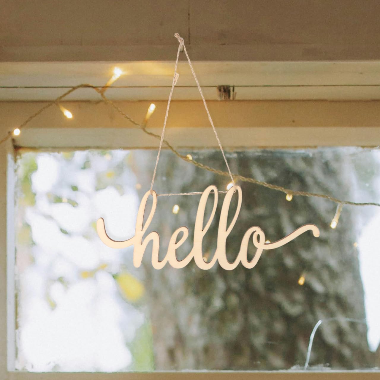STOBOK 2pcs Wooden Hello Letter Signs, Hello Sign Cutout Unfinished Wooden Unfinished Hanging Ornaments Rustic Wall Art Decoration Decorative s for Home Restaurant Wedding
