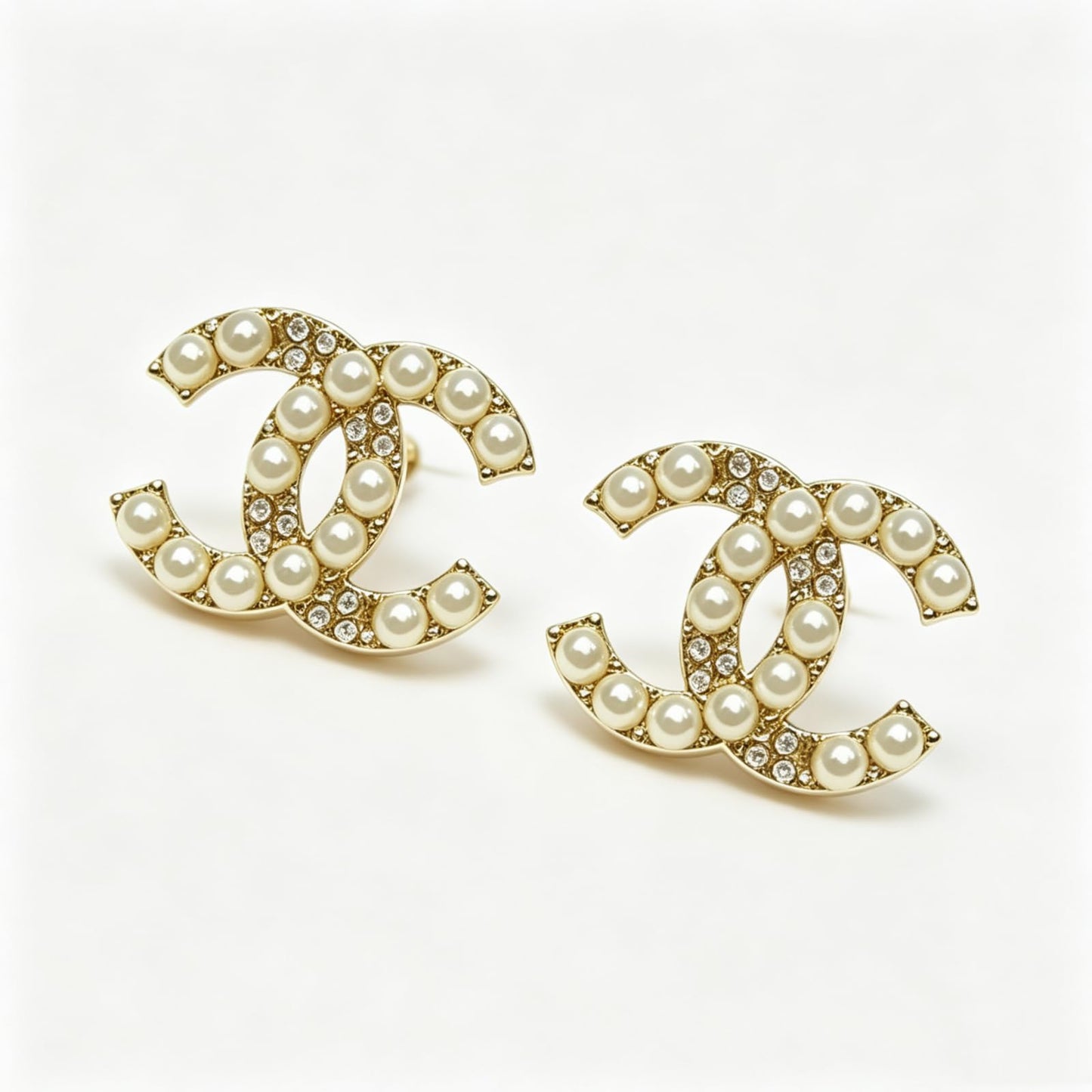 Pearl Rhinestone Interlocking Curved Stud Earrings, Gold Tone Elegant Hollow Geometric Pierced Earrings, Classic Luxury Style Pearl Jewelry Earrings for Women Daily Wedding Party Accessorie