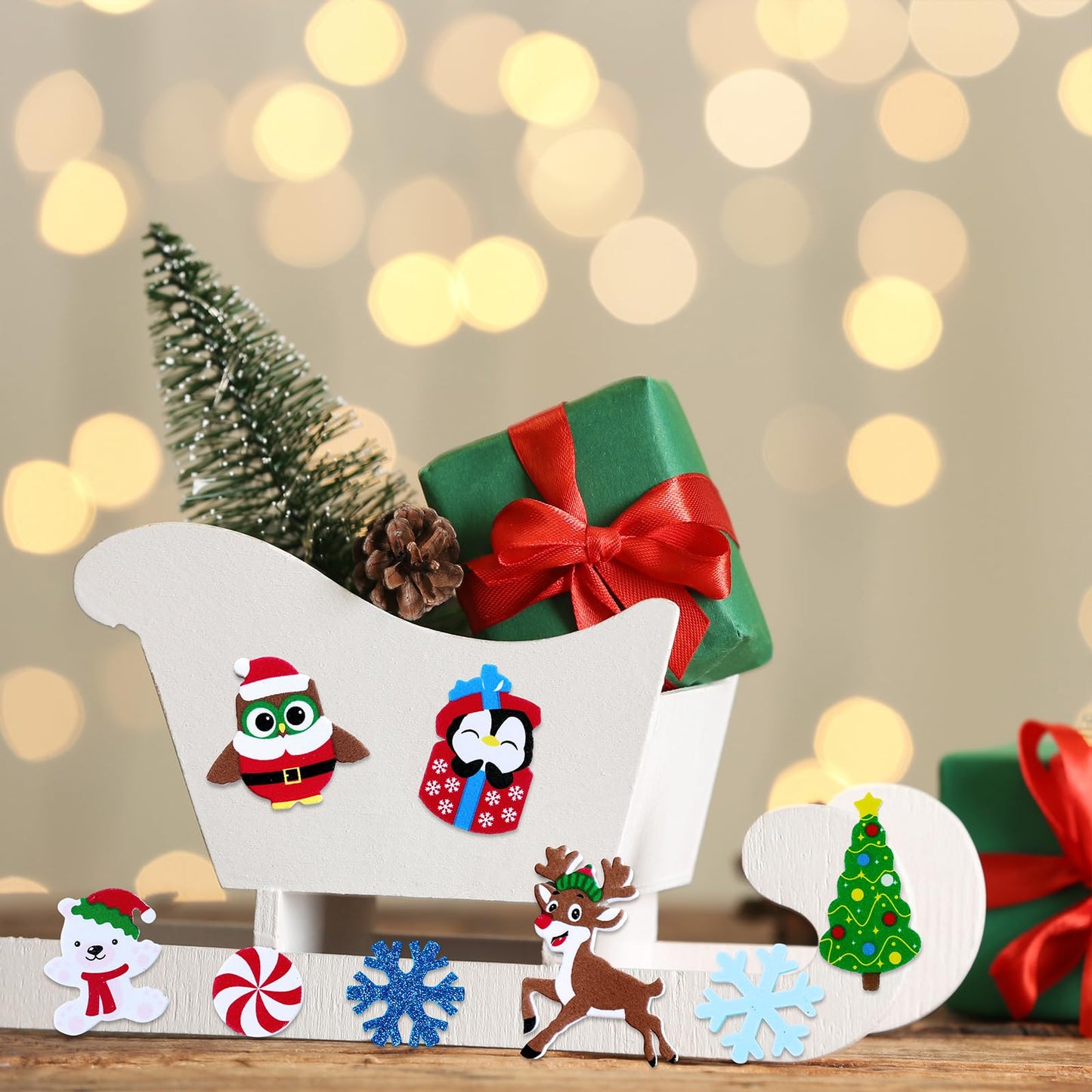 Winlyn 522 Pcs Bulk Assorted Christmas Stickers Christmas Crafts Foam Self-Adhesive Santa Reindeer Snowman Stickers Embellishment Winter Crafts for Kids Holiday Craft Projects Classroom Activities