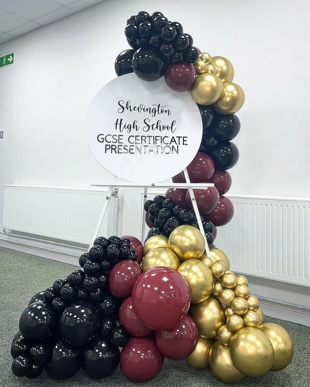 Burgundy and Gold Balloon Arch Kit, 162pcs Different Sizes with Burgundy Black Chrome Gold Confetti Balloons for Graduation Ceremony Prom Anniversary Wine Birthday Party Decorations