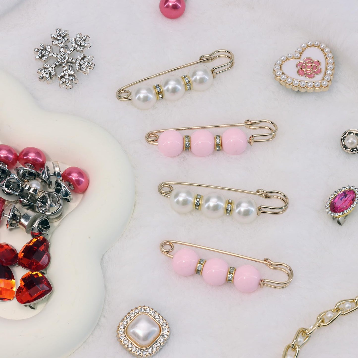 Auliand 139 Pcs Junk Socks Charms Kit, Brooches and Pins for Women, Shoe Charms with Pearl Safety Pins and Brooch Buttons, Teen Girl DIY Accessories for Decorating Socks, Sneaker, Clothes (Pink)