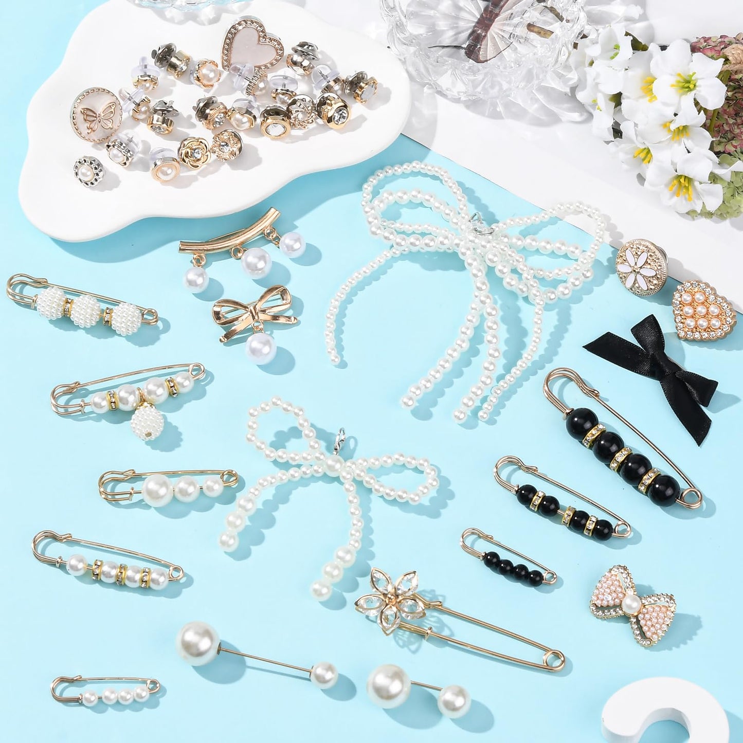 HUAAPLEVLA 44 Pcs Bling Shoe Charms for Sneakers Junk Socks Charms Kit Gold Brooches and Pins for Women Shoelace Charm for DIY Shoe Accessories and Personalizing Socks Clothes Hats Bags Decoration