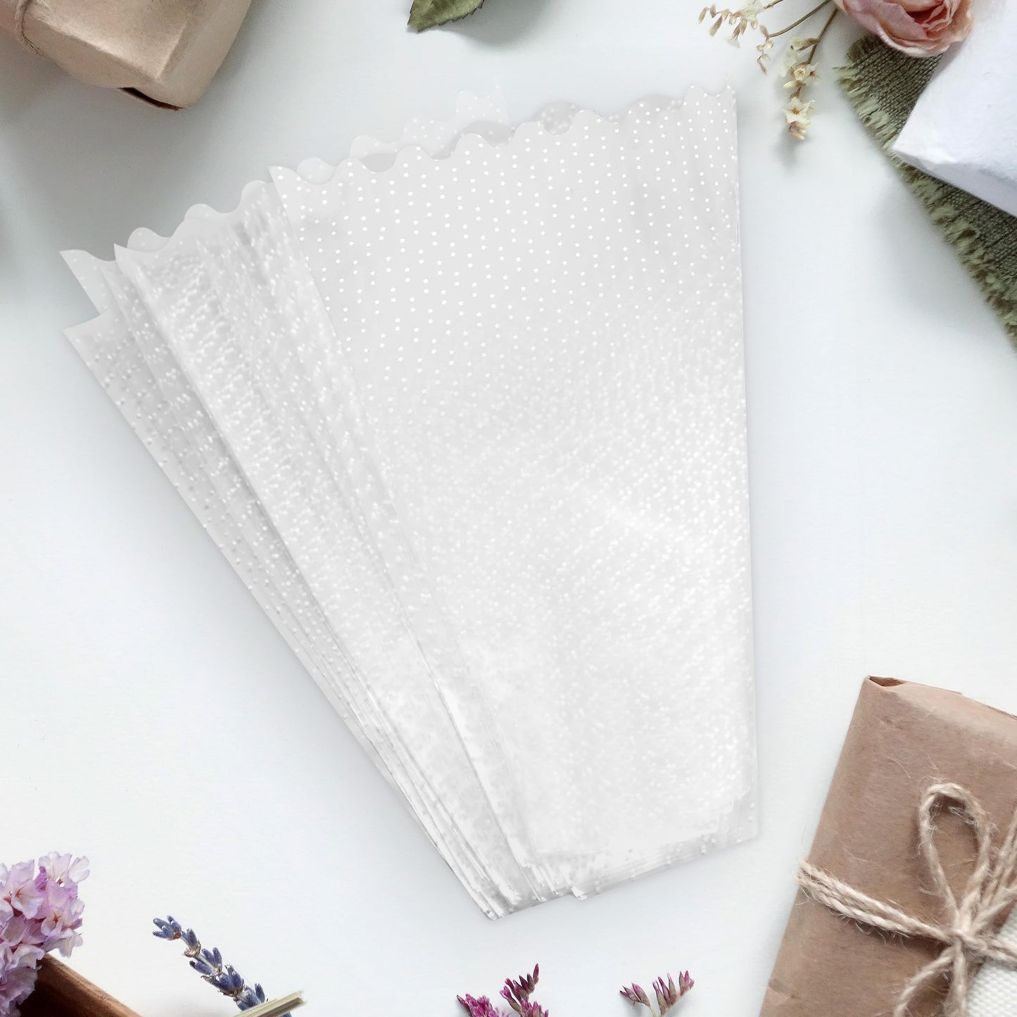 CHAQiWi Clear Cellophane Flower Bags with Star Pattern, 100 Count Bouquet Wrapping Sleeves with Ribbon, 11x3x16 Inch, for Flower Bar Supplies Wedding Birthday Mother's Day