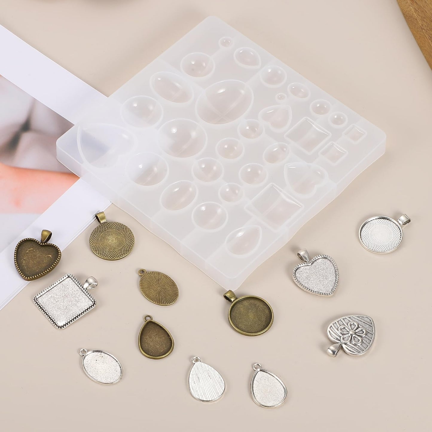 MECCANIXITY Jewelry Resin Mould, Silicone Resin Moulds with 30pcs 5 Style Metal Pendant Trays with Texture for DIY Crafts Earring Necklace Jewelry Making Kit, Silver