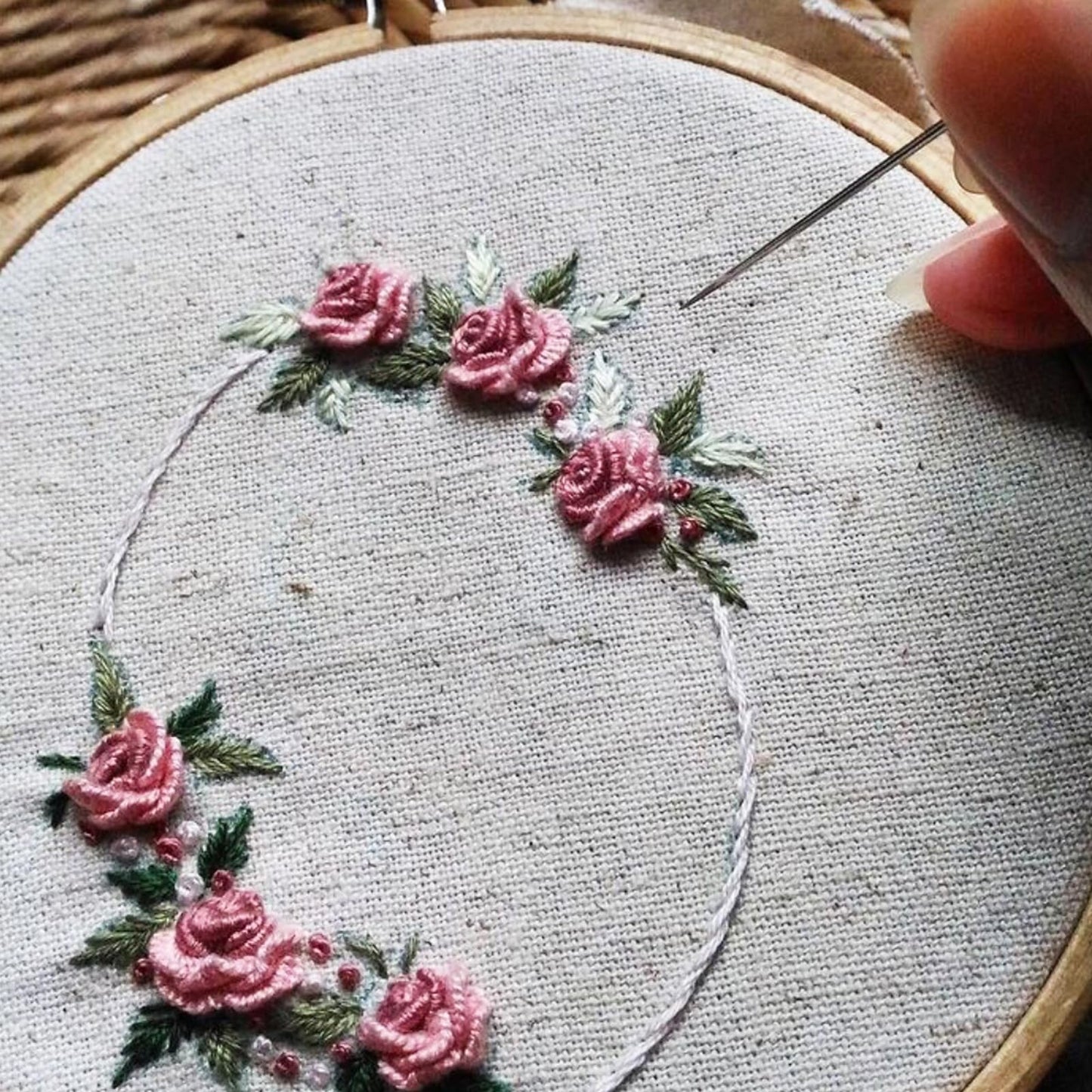 Embroidery Hoop 8 Inch 12 Pieces, Circle Embroidery Hoops Bulk, Round Large Embroidery Hoop, Adjustable Hoop Ring for Art Craft Handy Sewing Cross Stitch Supplies