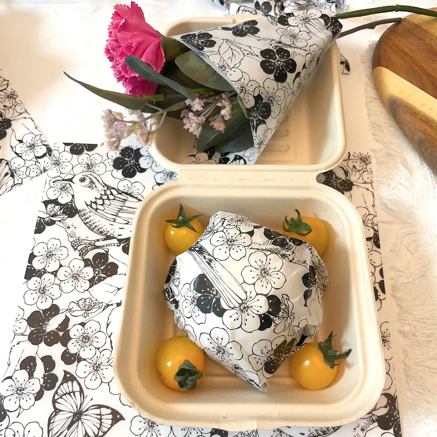 Suiwen 150pcs Summer Black and White Floral Wax Paper Sheets Sandwich Wrapping Paper, Greaseproof Wrap Parchment Papers Air Fryer Disposable Liner Food Basket Liners for Outdoor Picnic