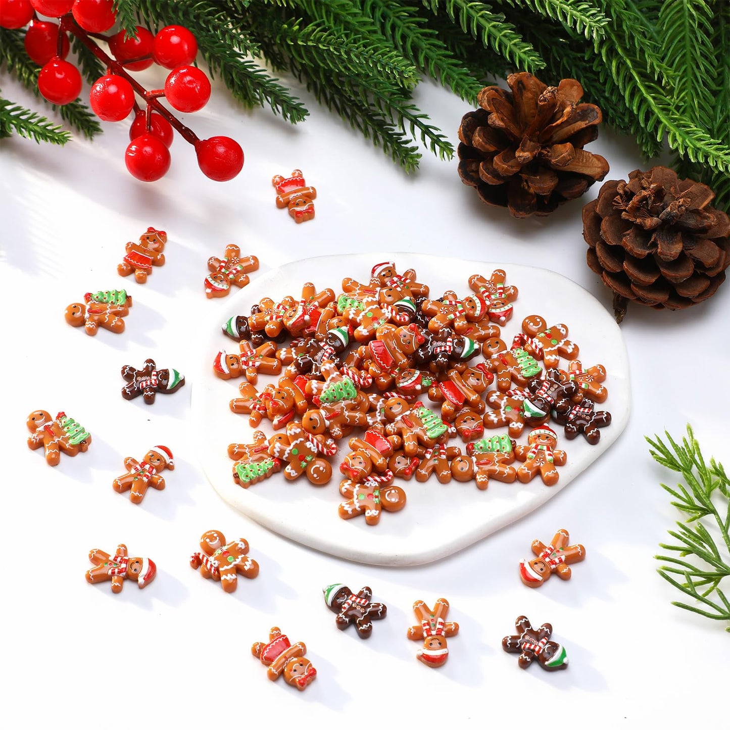 Realspring 60 Pcs Christmas Gingerbread Man Ornament for Crafts Mini Resin Doll Charms Figurines for Xmas DIY Craft Embellishment Hairpin Flatback Embellishment Home Kitchen Party Decor