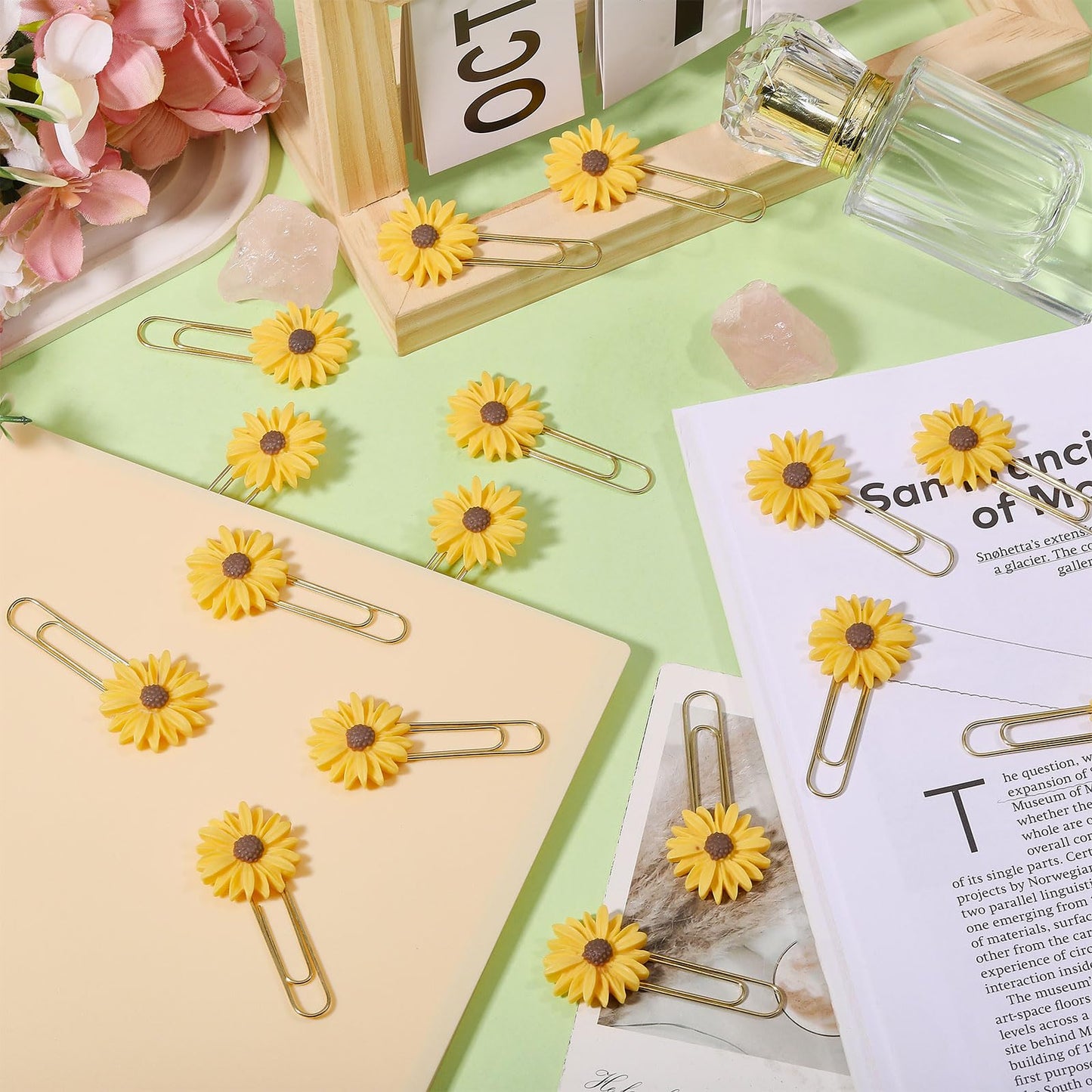 CONCHLERY 40 Pcs Daisy Flower Paper Clips Bookmark Paperclips Bookmark with Resin Flower Note Clips Book Markers for Office Home Bookworm Use, Golden
