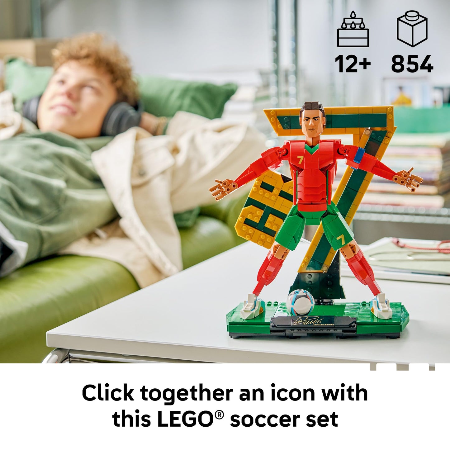 LEGO Editions Cristiano Ronaldo – Soccer Legend - Building Set for Boys & Girls, Ages 12+ - Collectible Soccer Gift with Plaque - Kids Bedroom or Shelf Decor - 43016