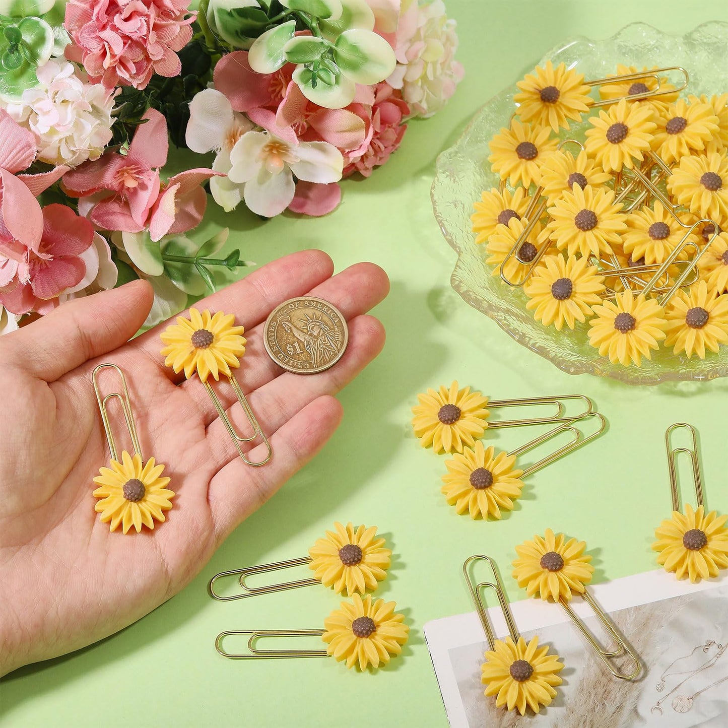 CONCHLERY 40 Pcs Daisy Flower Paper Clips Bookmark Paperclips Bookmark with Resin Flower Note Clips Book Markers for Office Home Bookworm Use, Golden