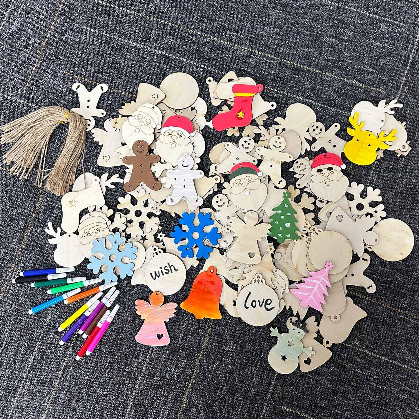 WeCraftool Christmas Crafts,100pcs DIY Wooden Ornaments for Crafts Arts,Stocking Stuffers Gifts for Ages 4 5 6 7 8+ Years Kids Boys Girls-Unfinished Wood Slices with Painting Kit Christmas Ornaments